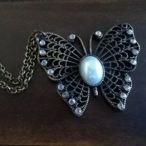 NWT Lovely bronze colored butterfly with faux pearl center